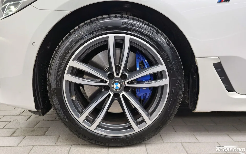 BMW 6 Series GT 620d M 2023 — миниатюра 2
