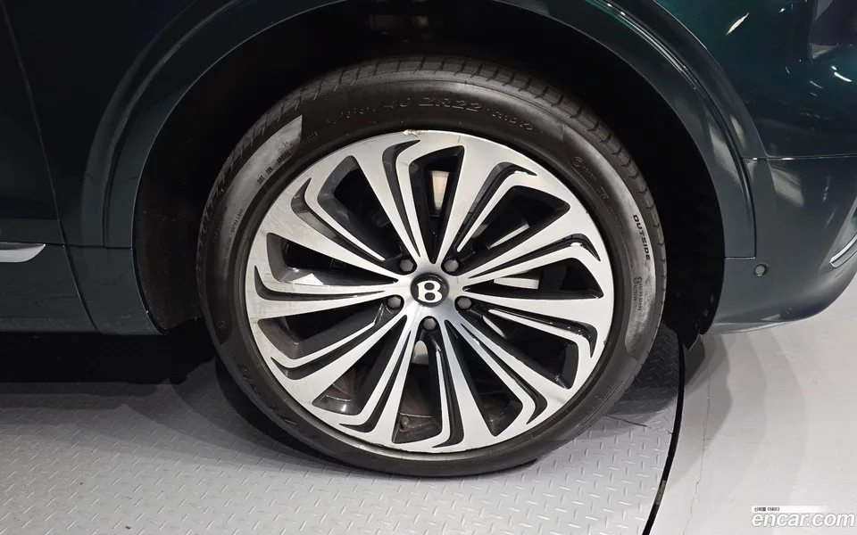 Bentley Bentayga 4.0 V8 EWB 2024 — миниатюра 5