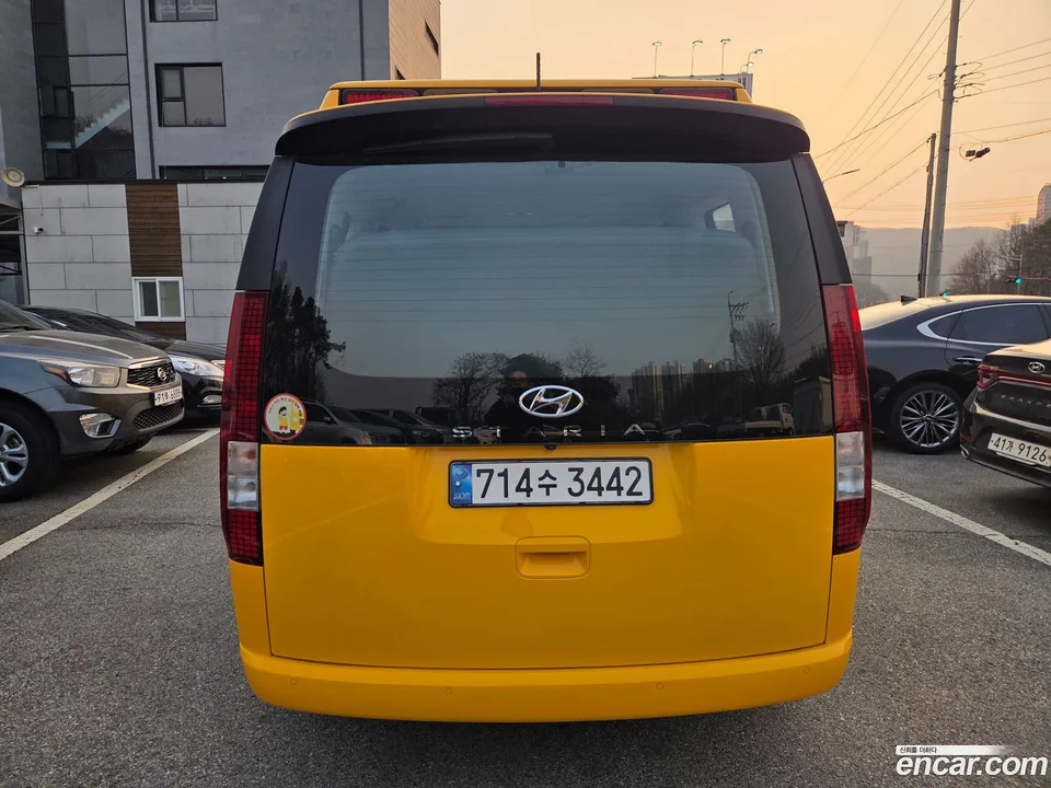 Hyundai Staria L3.5 2023 — thumbnail 2