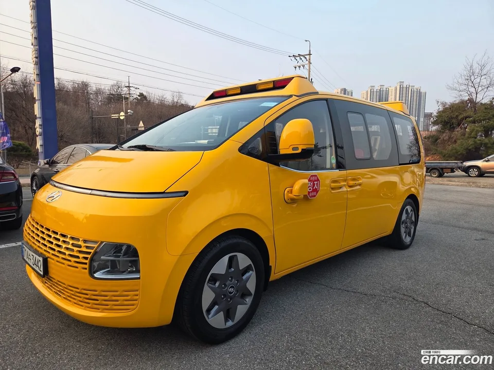 Hyundai Staria L3.5 2023 — photo 1, buy with delivery to Moscow