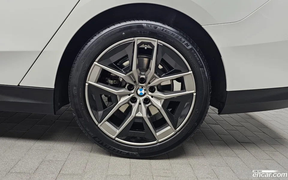 BMW 5 Series 520i 2024 — миниатюра 2