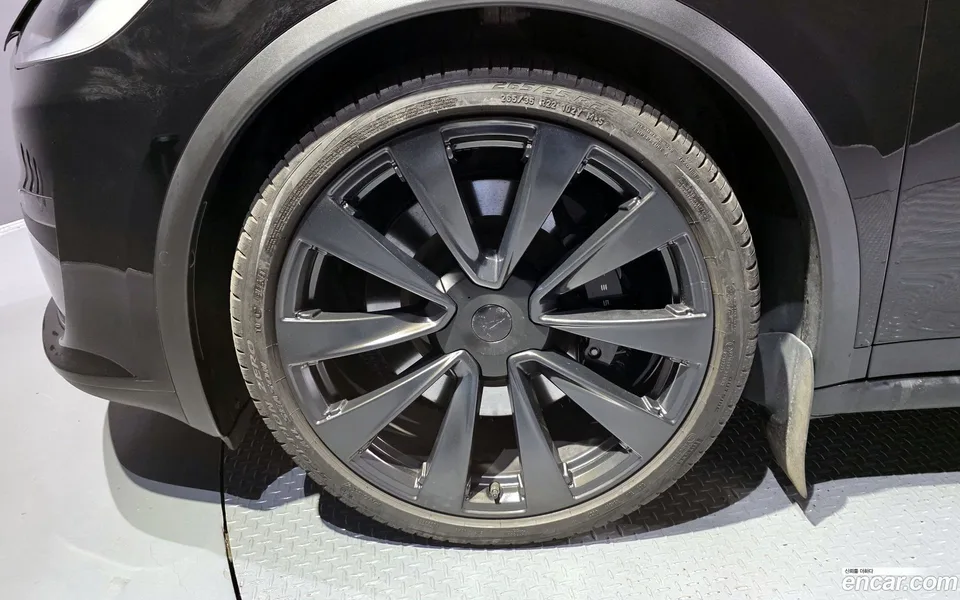 Tesla Model X AWD 2023 — миниатюра 2
