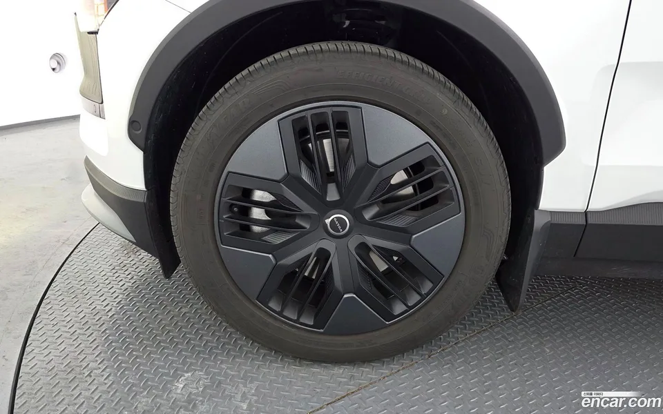 Volvo EX30 Cross Country 2025 — миниатюра 2