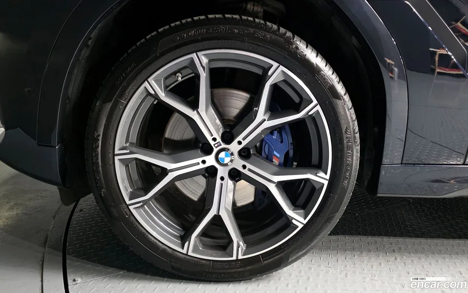 BMW X6 xDrive40i M 2023 — миниатюра 2