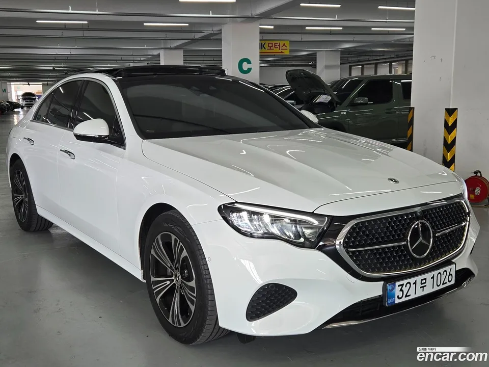 Mercedes-Benz E-Class E200 2025 — миниатюра 3