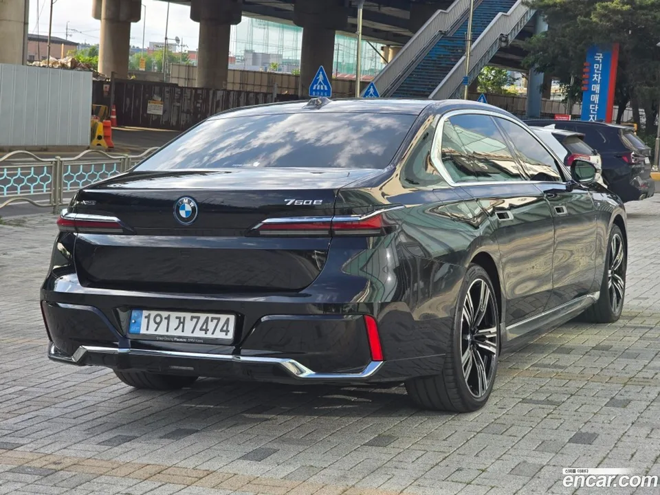 BMW 7 Series 750e xDrive M 2024 — миниатюра 3
