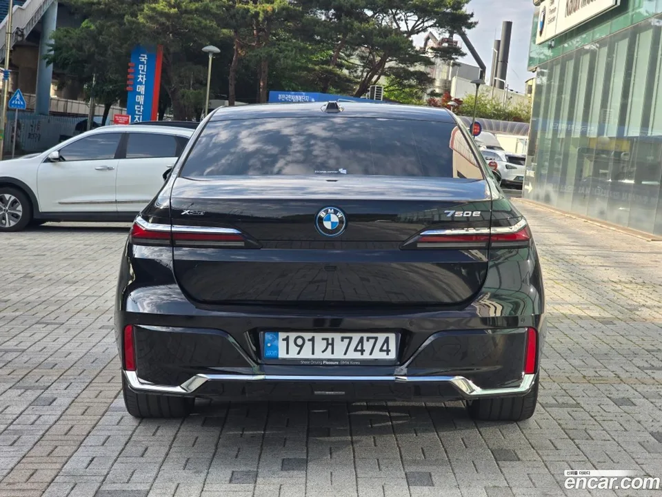 BMW 7 Series 750e xDrive M 2024 — миниатюра 4