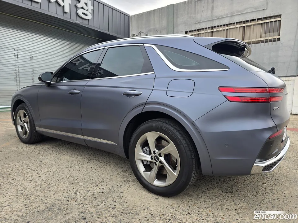 Genesis GV70 2.5T 2WD 2024 — миниатюра 2