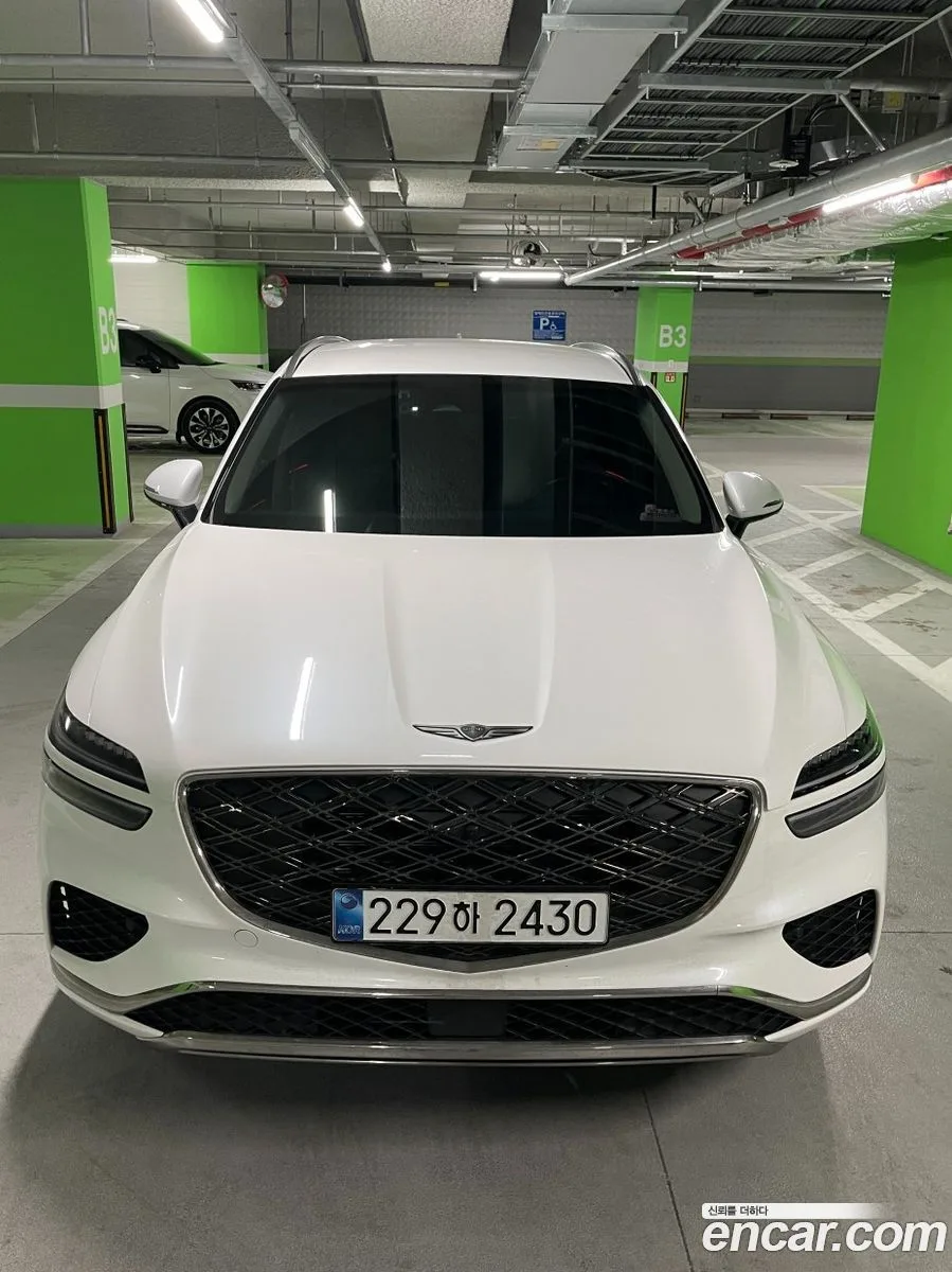 Genesis GV70 2.5T 2WD 2025 — photo 1, buy with delivery to Moscow