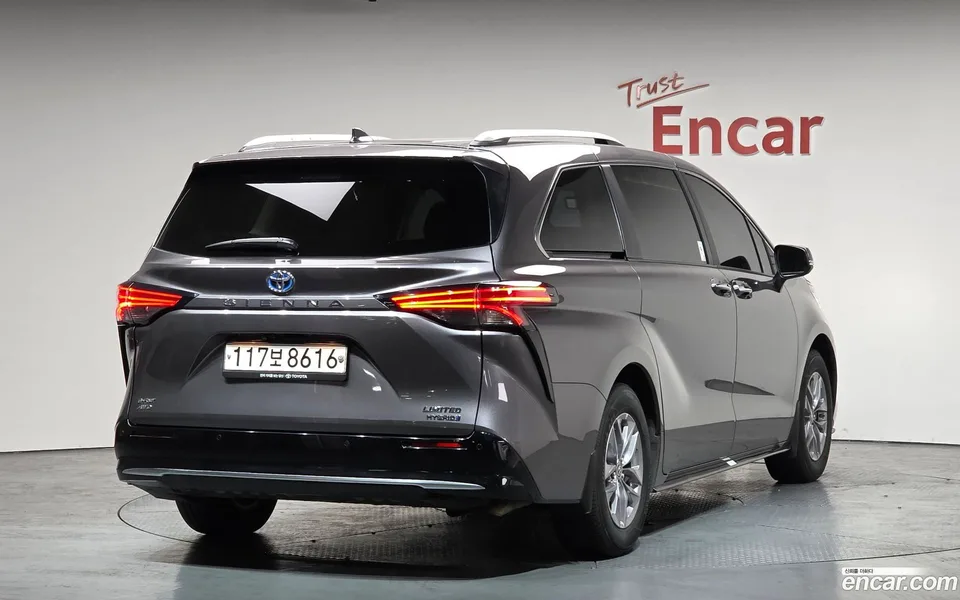 Toyota Sienna 2.5 AWD 2023 — миниатюра 2