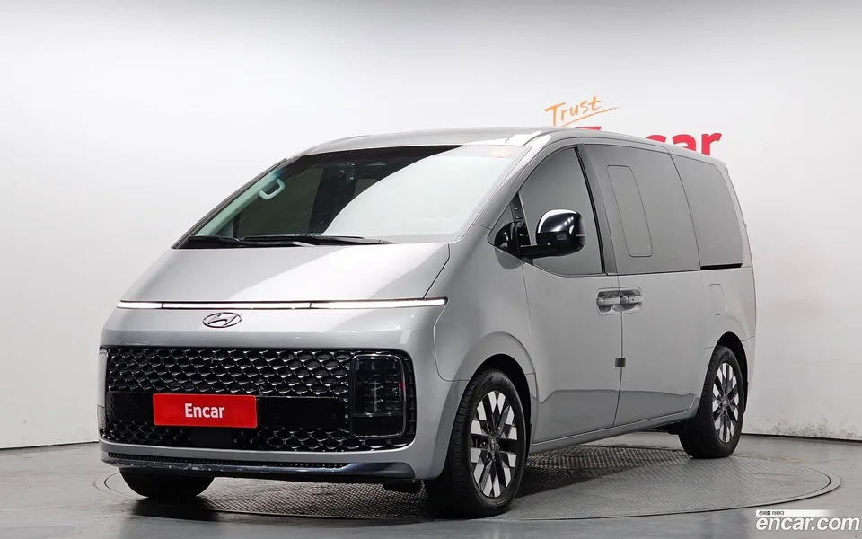Hyundai Staria 7 2022 — фото 1, купить с доставкой в Москву