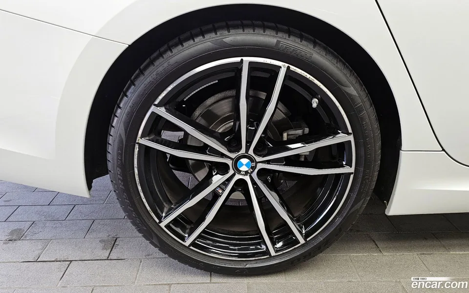 BMW 3 Series 320i M 2022 — миниатюра 2