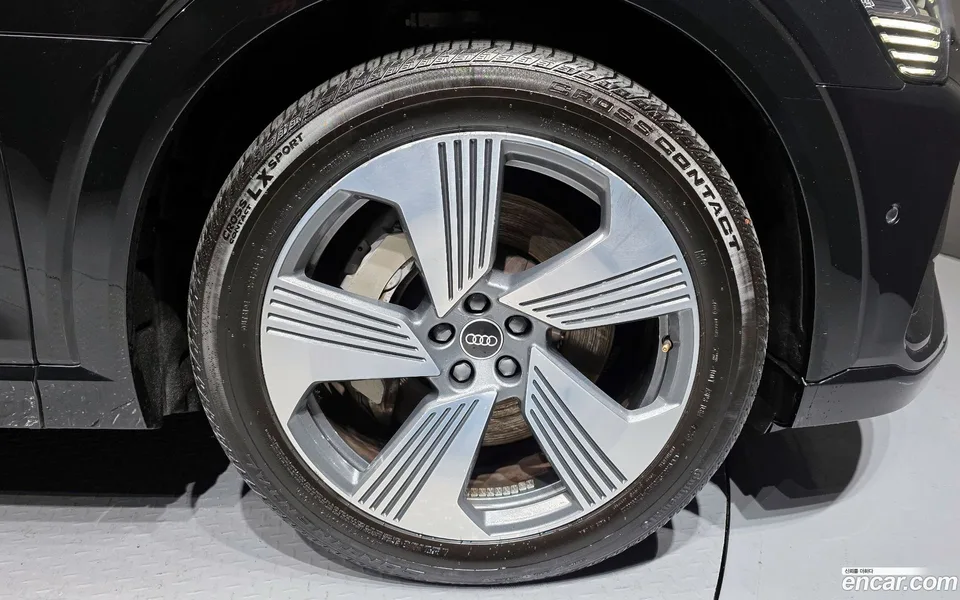 Audi e-tron 55 2022 — миниатюра 2