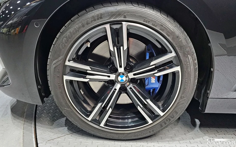 BMW 3 Series 320i M 2023 — миниатюра 5