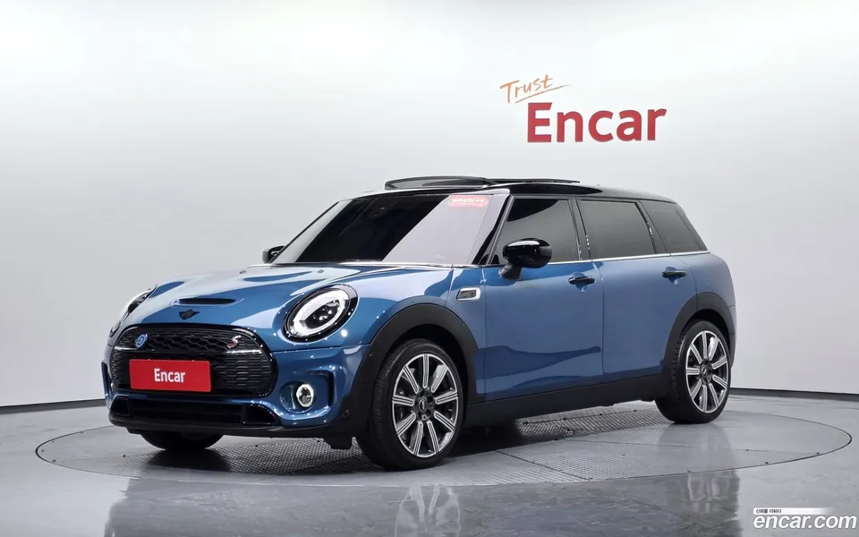 MINI Cooper S Clubman 2023 — фото 1, купить с доставкой в Москву