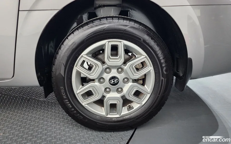 Hyundai Staria L3.5 5 2024 — миниатюра 2