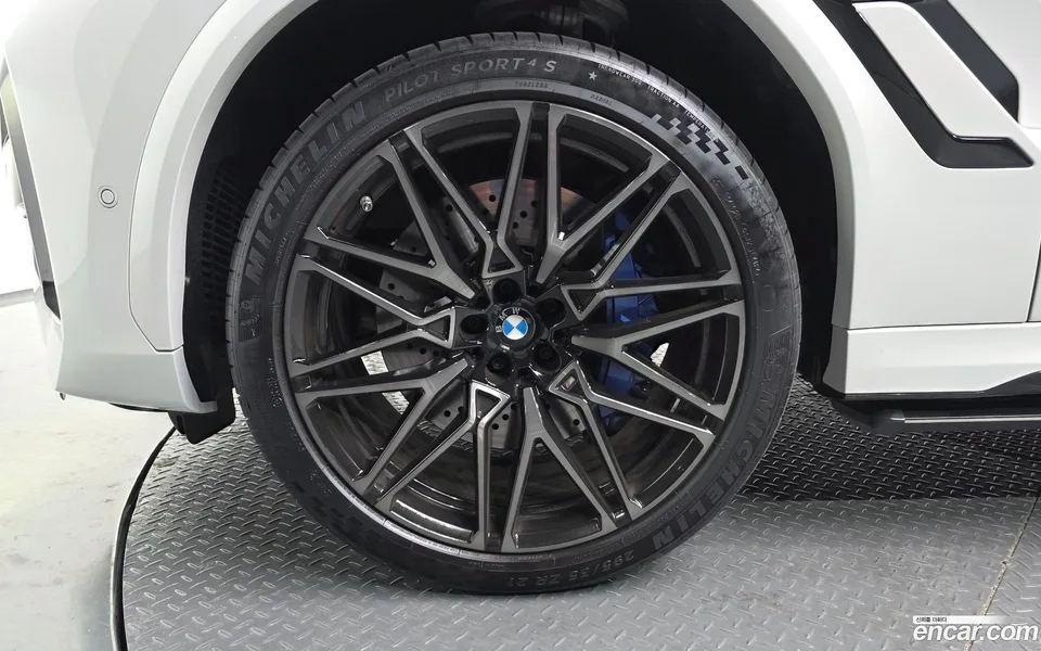 BMW X6 M 4.4 2025 — миниатюра 5