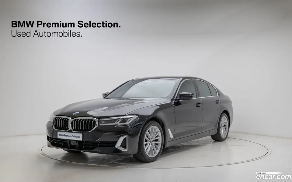 BMW 5 Series 520i 2023 — фото 1, купить с доставкой в Москву