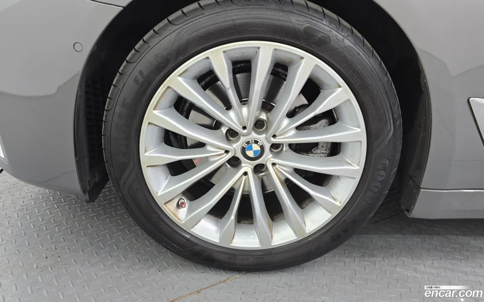 BMW 5 Series 520i 2022 — миниатюра 2