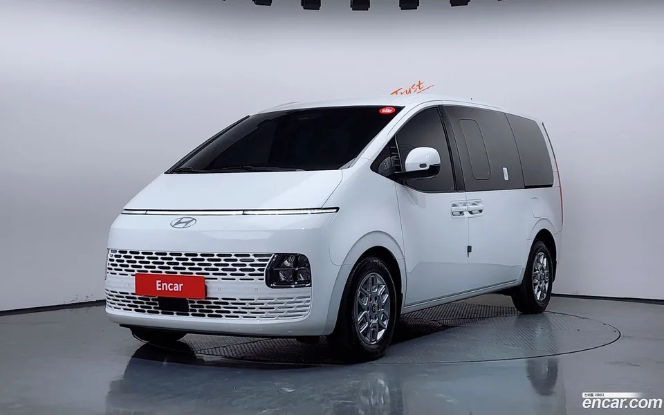 Hyundai Staria 5 2025 — фото 1, купить с доставкой в Москву