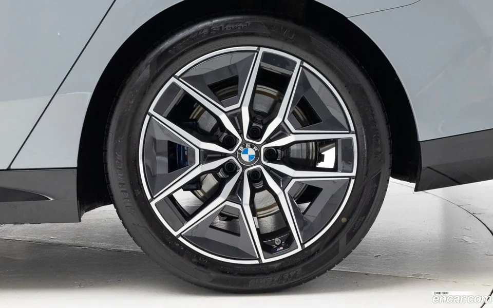 BMW 5 Series 523d M 2025 — миниатюра 2