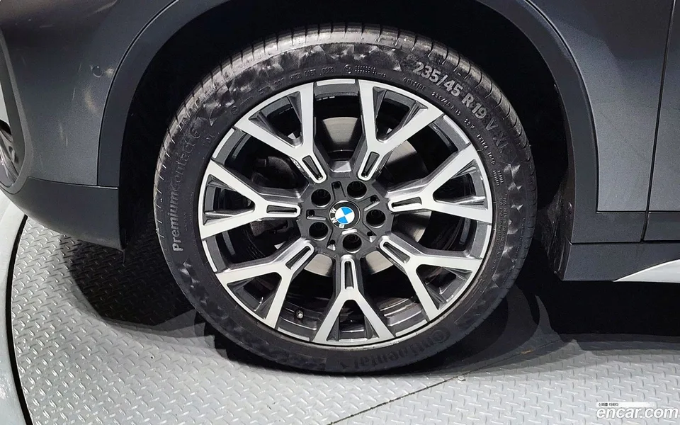 BMW X1 xDrive 20i xLine 2022 — миниатюра 2