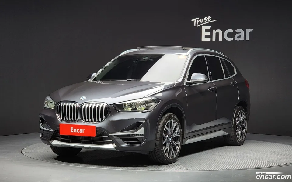 BMW X1 xDrive 20i xLine 2022 — фото 1, купить с доставкой в Москву