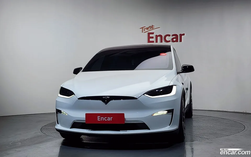 Tesla Model X 2023 — миниатюра 3
