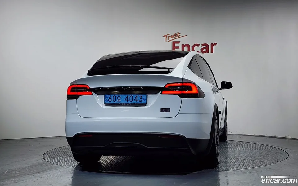 Tesla Model X 2023 — миниатюра 4