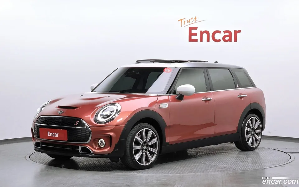 MINI Cooper S Clubman 2023 — фото 1, купить с доставкой в Москву