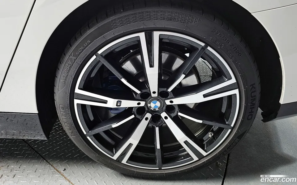 BMW 5 Series 530i xDrive M 2024 — миниатюра 5