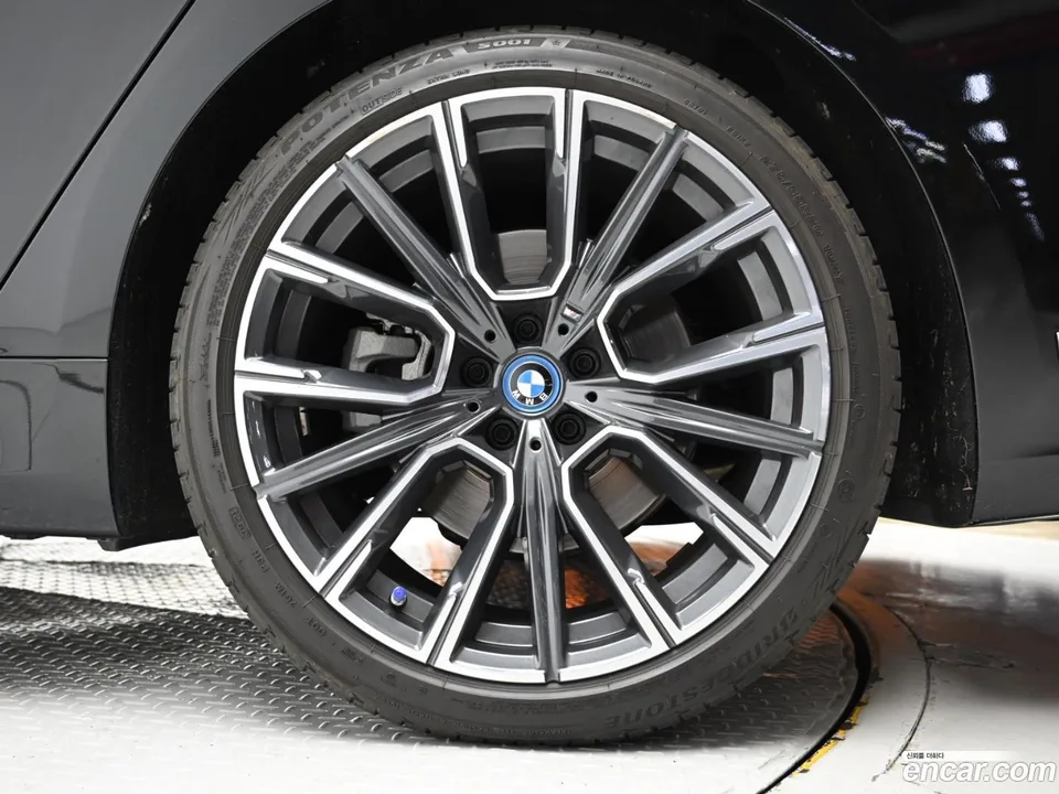 BMW 7 Series 745e i M 2022 — миниатюра 2