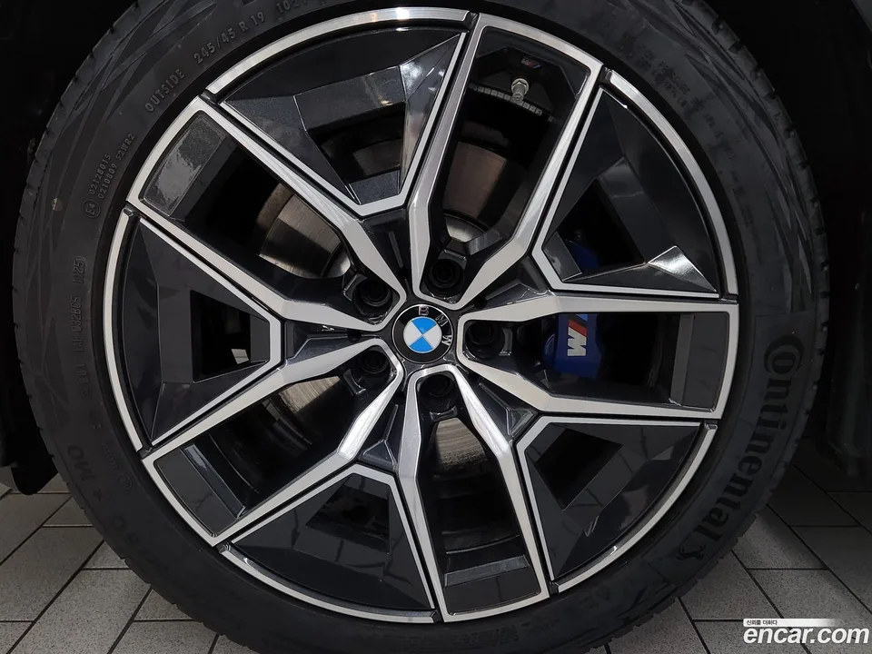 BMW 5 Series 523d M 2025 — миниатюра 2
