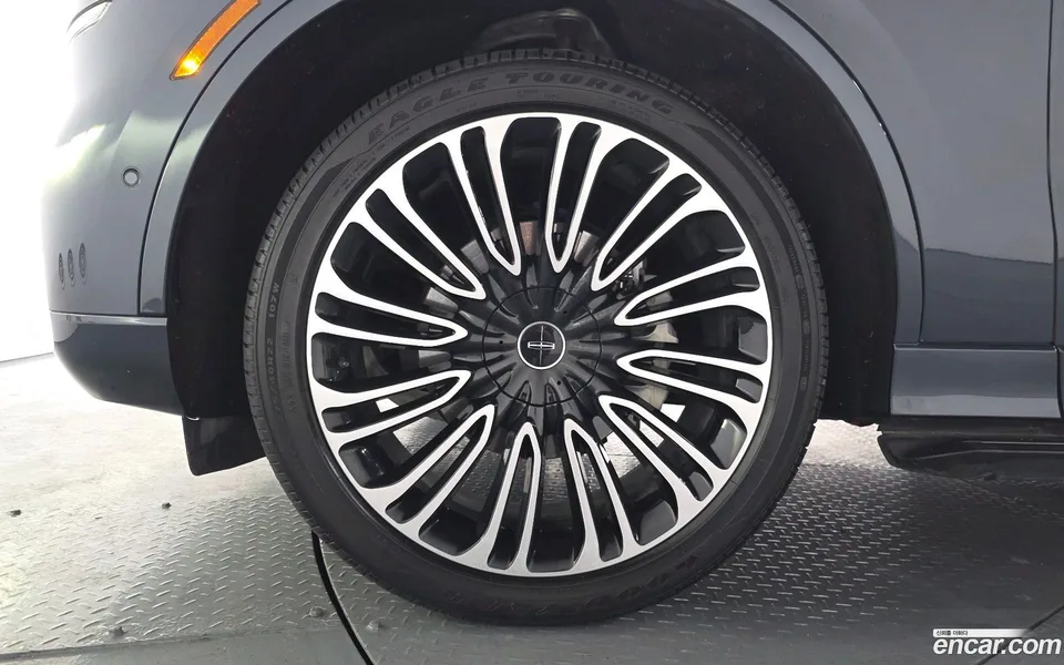 Lincoln Aviator 3.0 AWD 2023 — миниатюра 5