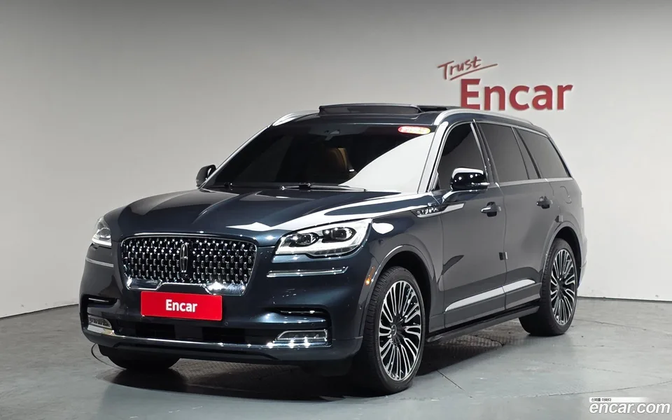 Lincoln Aviator 3.0 AWD 2023 — фото 1, купить с доставкой в Москву
