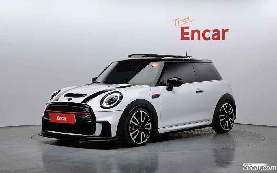 MINI Cooper S JCW 2024 — фото 1, купить с доставкой в Москву