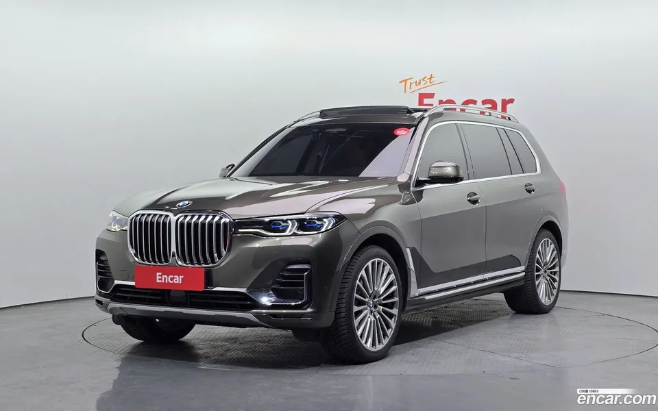 BMW X7 xDrive 40i 7 2022 — фото 1, купить с доставкой в Москву