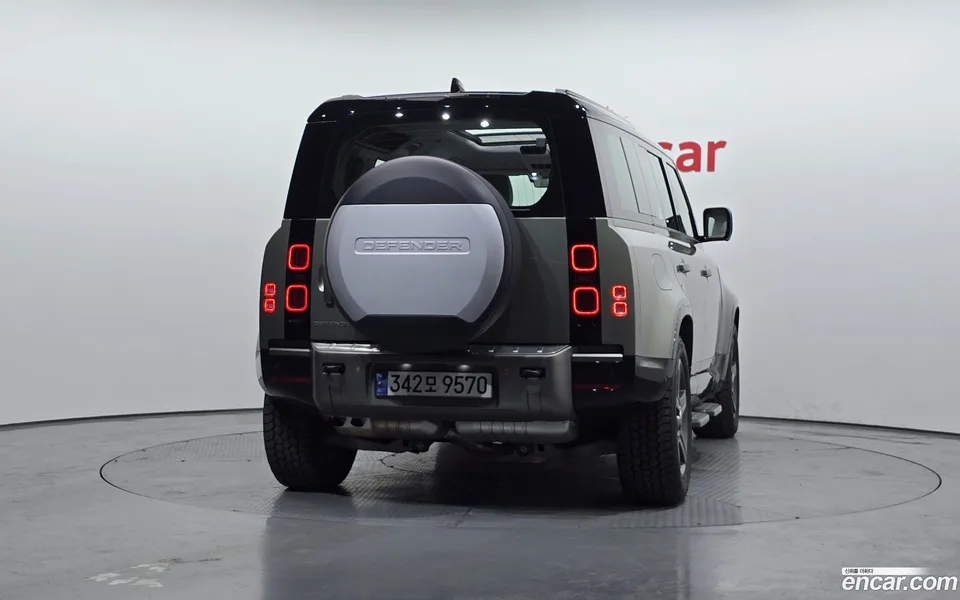 Land Rover Defender 110 D250 X- SE 2025 — миниатюра 4