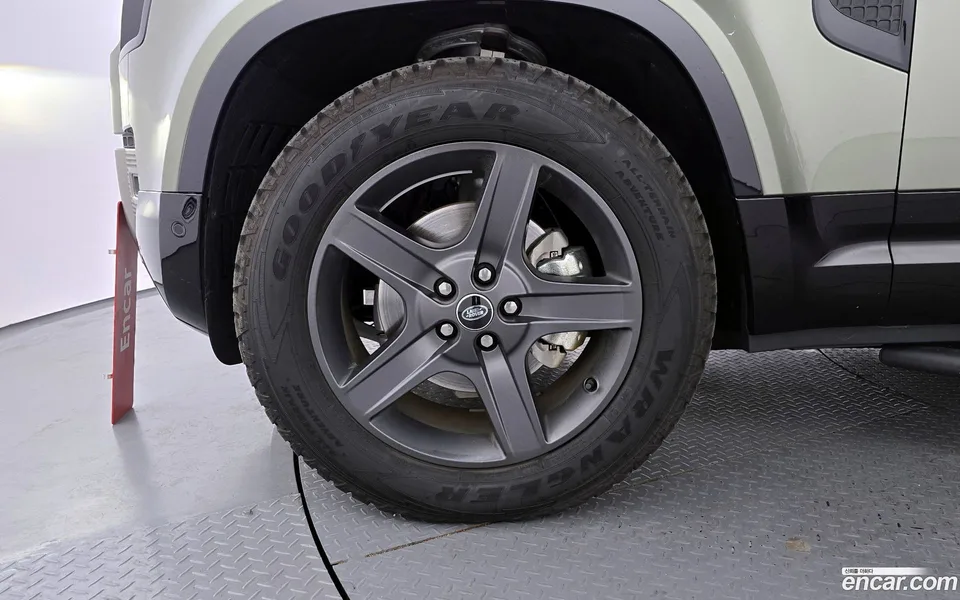 Land Rover Defender 110 D250 X- SE 2025 — миниатюра 5