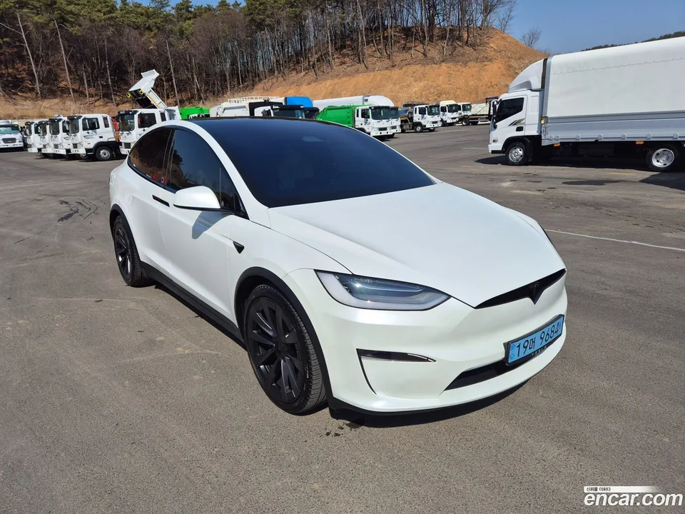 Tesla Model X 2023 — миниатюра 2