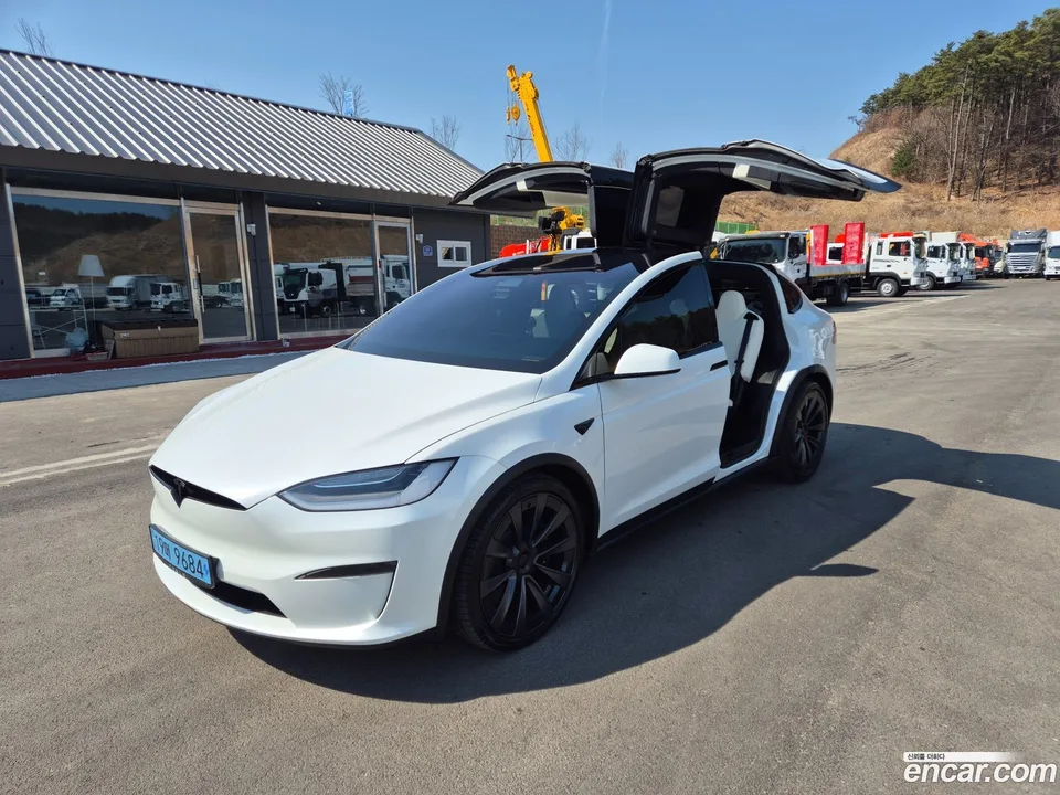 Tesla Model X 2023 — миниатюра 3