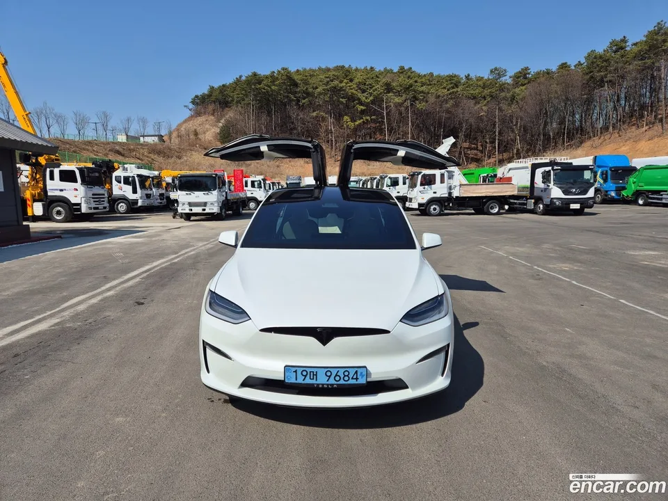 Tesla Model X 2023 — миниатюра 4