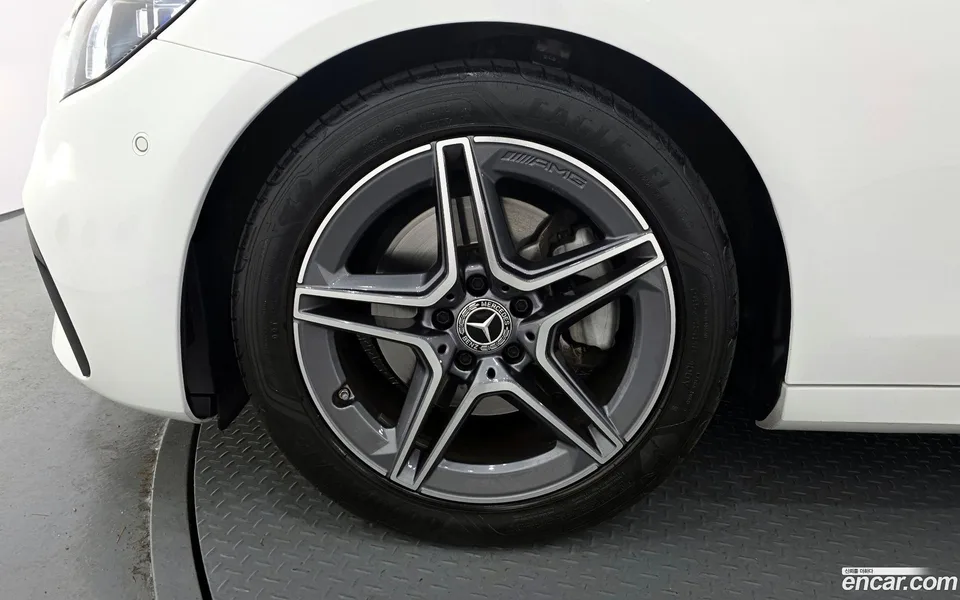 Mercedes-Benz E-Class E250 AMG Line 2023 — миниатюра 2