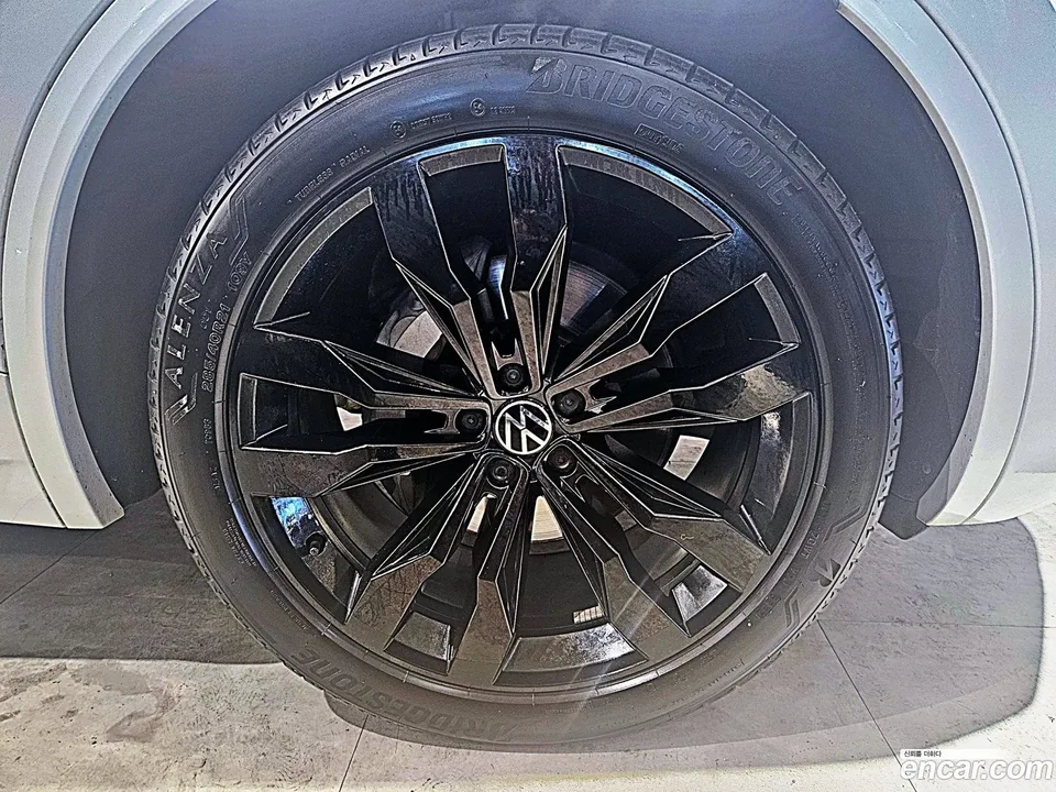 Volkswagen Touareg 3.0 TDI R-Line 2023 — миниатюра 2