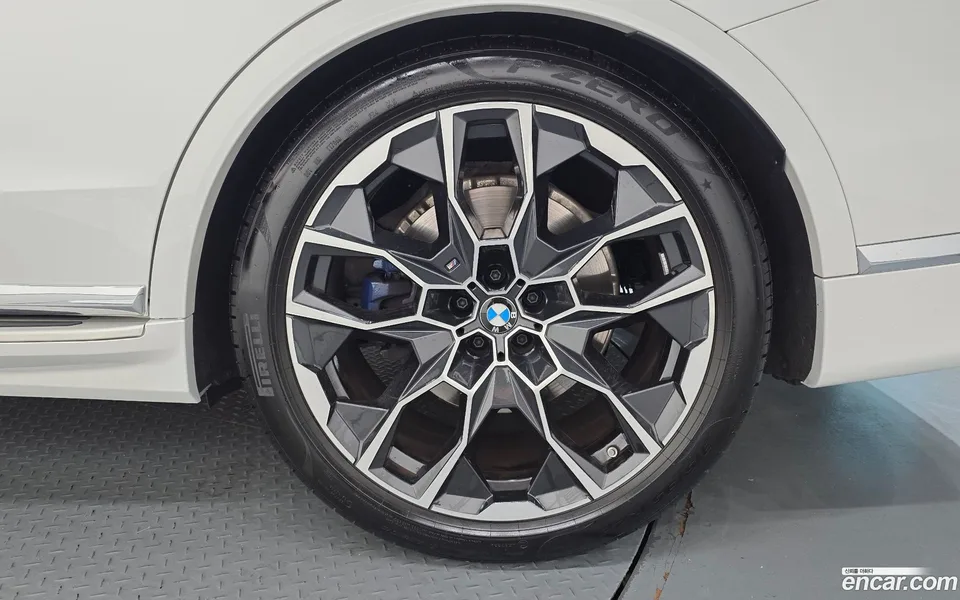 BMW X7 xDrive 40i M 6 2025 — миниатюра 5