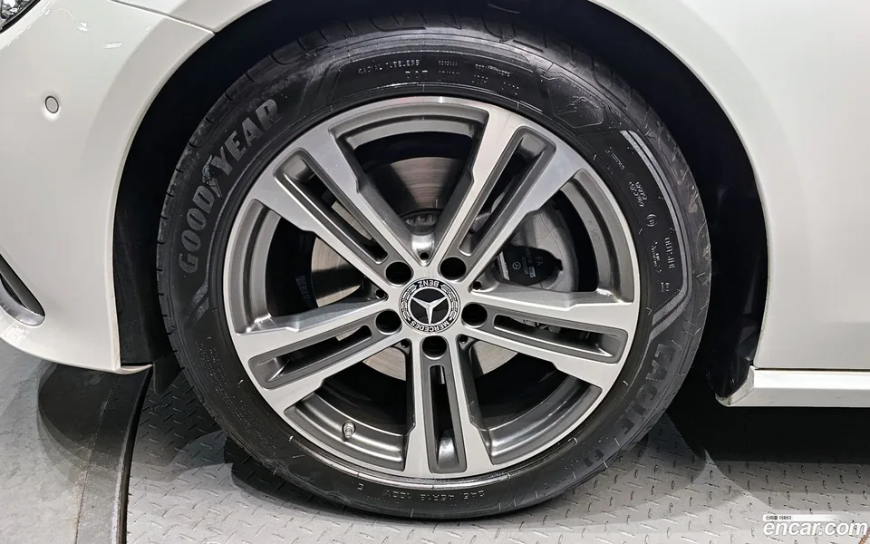 Mercedes-Benz E-Class E250 2023 — миниатюра 2