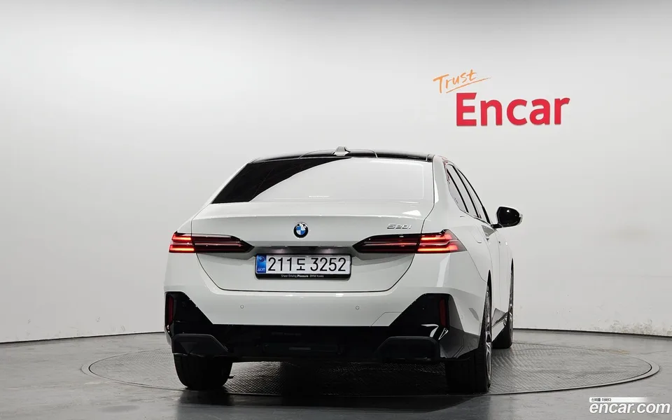 BMW 5 Series 520i M 2025 — миниатюра 2