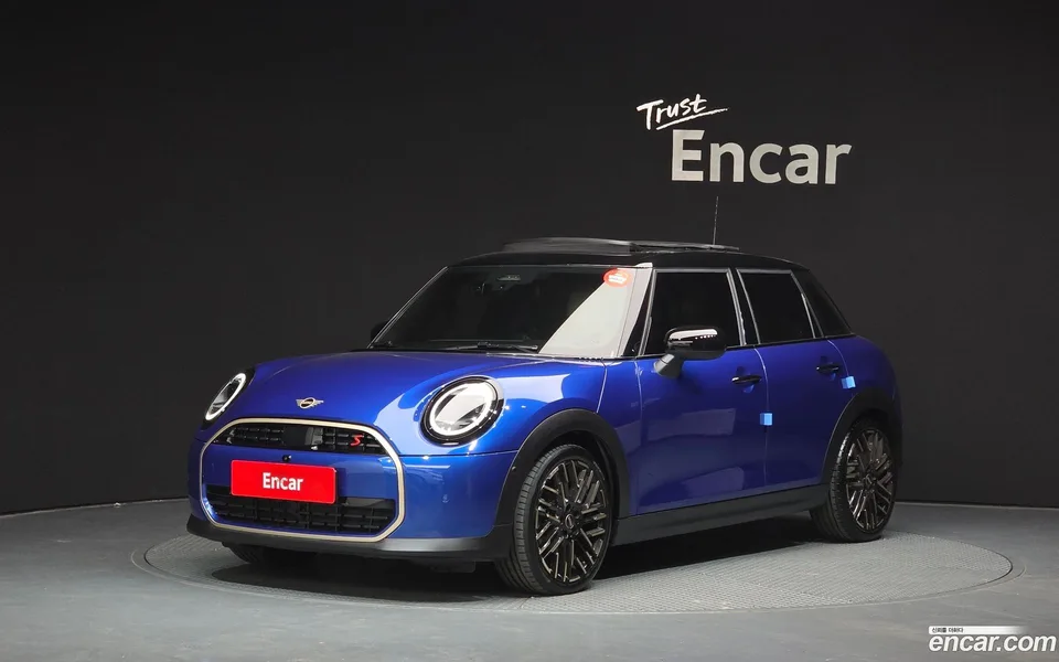 MINI Cooper S 5 2025 — фото 1, купить с доставкой в Москву