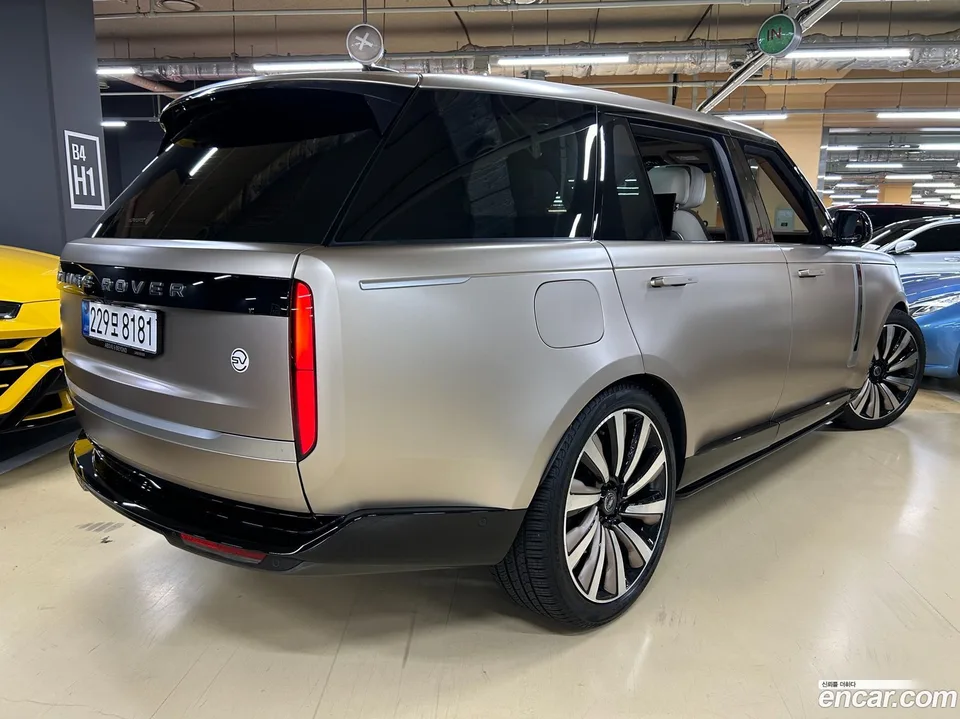 Land Rover Range Rover P530 SV LWB 2023 — миниатюра 2