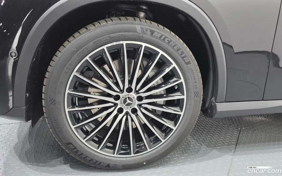 Mercedes-Benz GLC-Class GLC300 4MATIC AMG Line 2025 — миниатюра 2